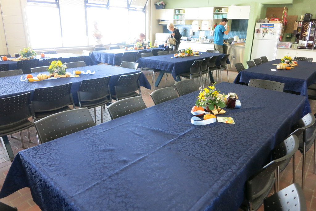 a tables nappes bleues